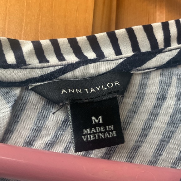 Ann Taylor Top - Size M - Picture 2 of 3